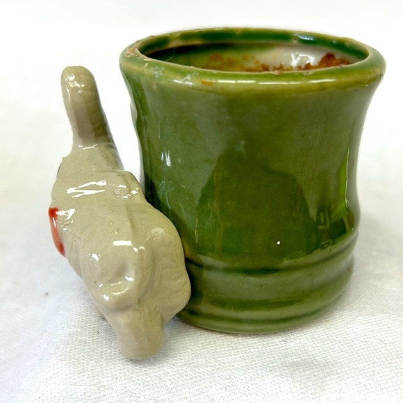 Vintage small  ceramic planter with 3D lucky elephant - Picture 2 of 8